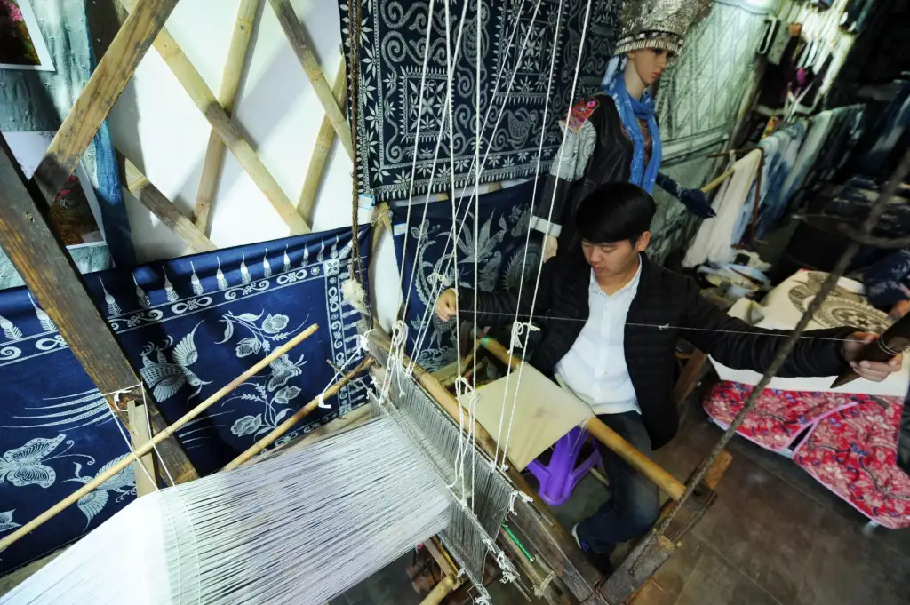 汽车铝合金配件抛光打磨与电镀喷涂一体化表面处理工艺解析