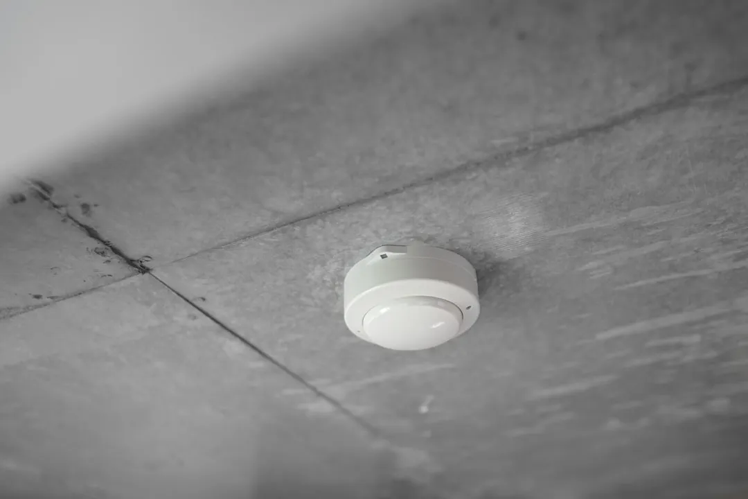 铝合金工件喷涂前处理常见缺陷及抛光工艺优化方案