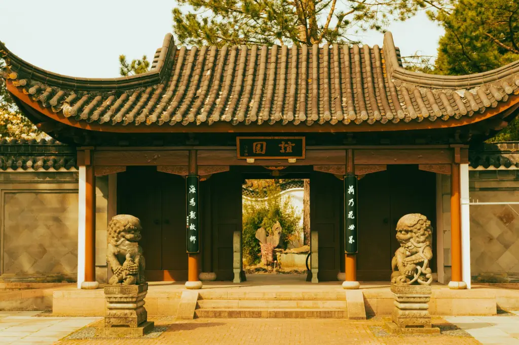 铝合金外壳抛光打磨常见缺陷及精密模具配套修正方案