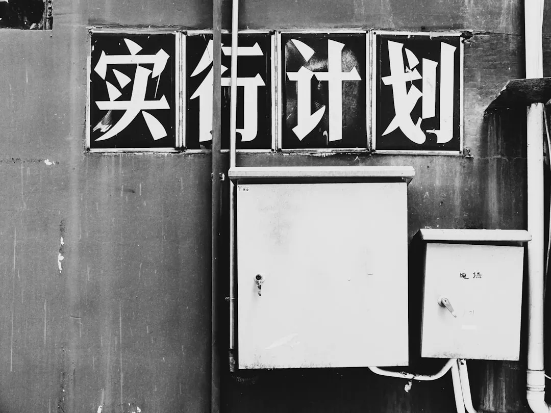 电镀与喷涂工艺对比：汽摩配件耐腐蚀性能提升该选哪种方案