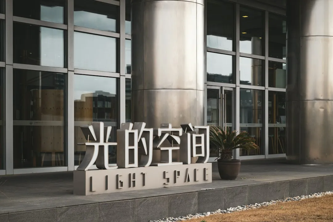 汽摩配件抛光打磨与电镀喷涂表面处理技术要点解析