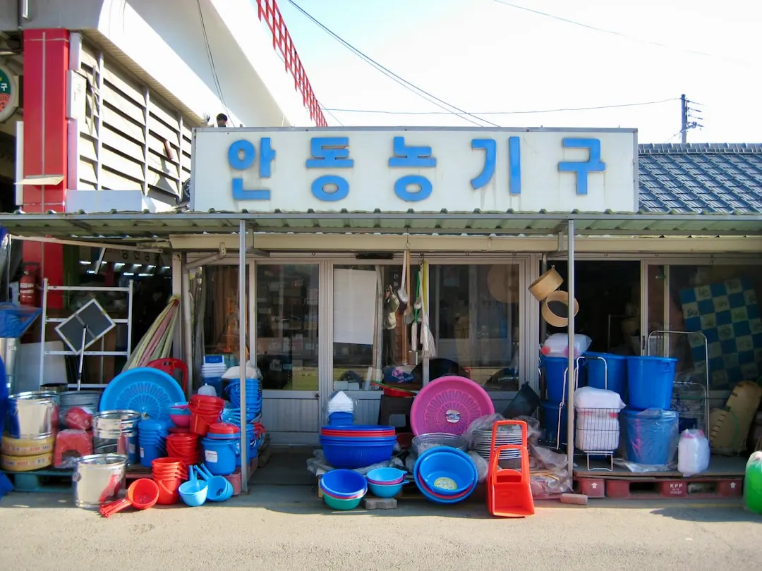 电镀与喷涂工艺对比：汽摩配件外观加工如何选择更耐腐蚀的表面处理方案